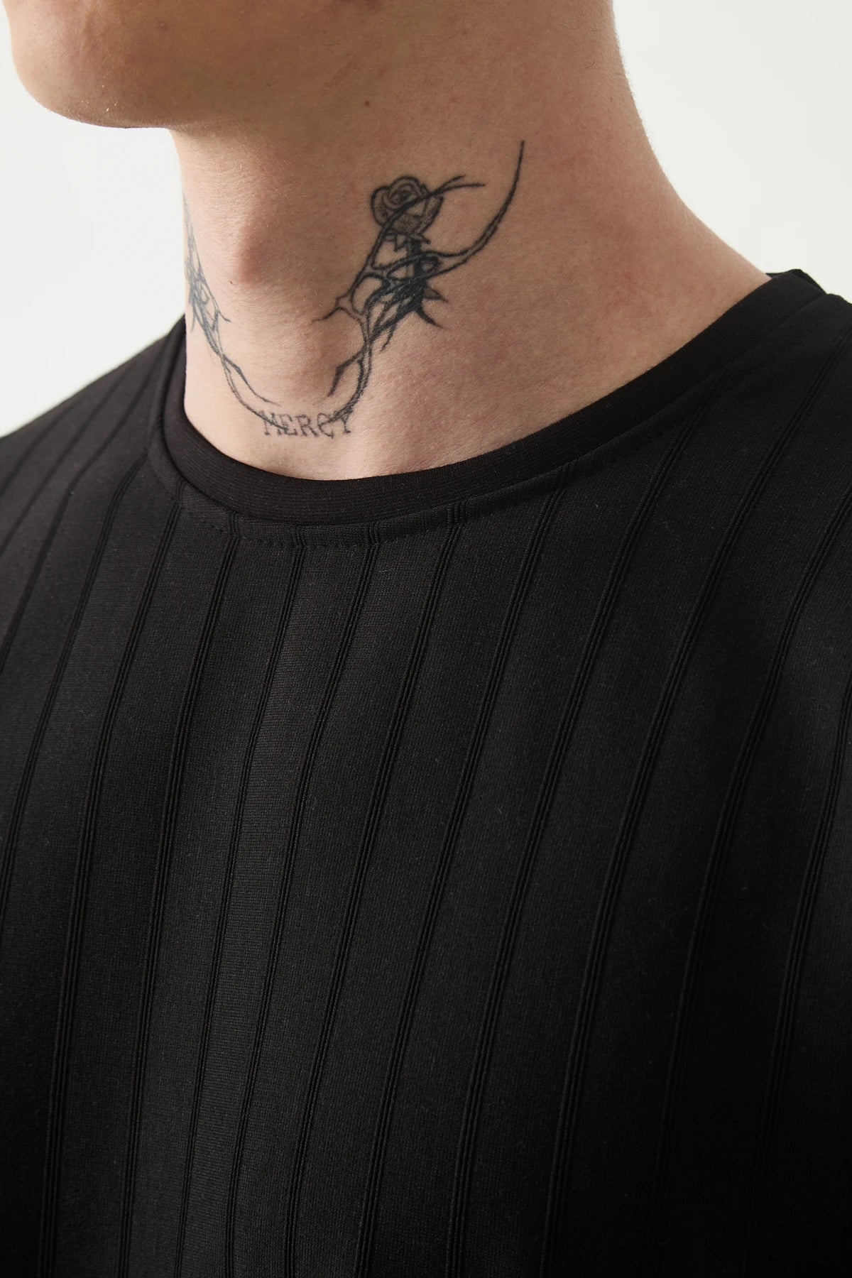 DİKİNE ÇİZGİ JAKARLI T-SHIRT