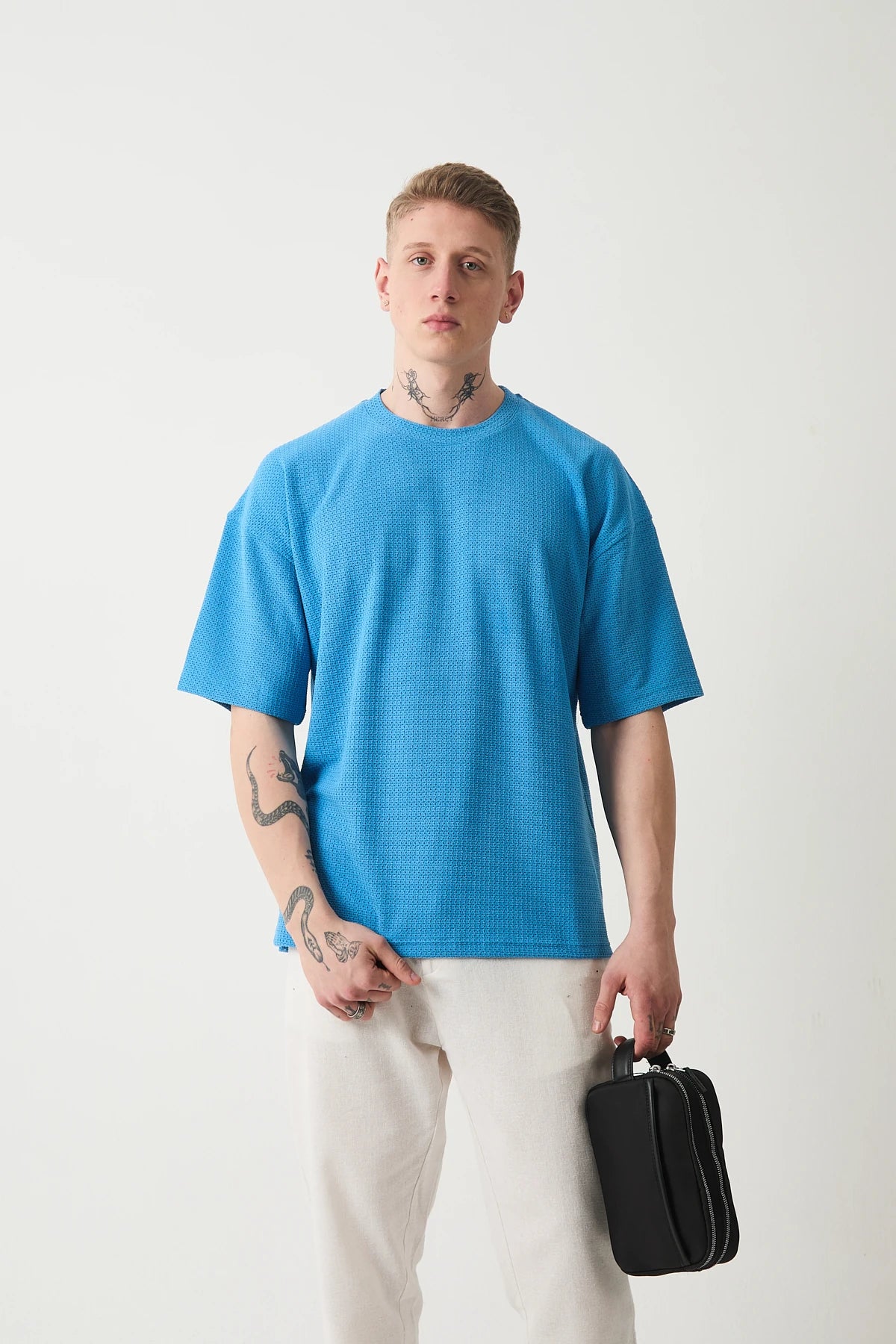 BONCUK DELİKLİ T-SHIRT